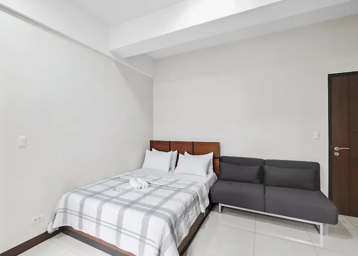 Tess And Tessha Condotel Near T3 Airport Apartment