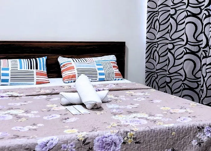 Tess And Tessha Condotel Near T3 Airport *