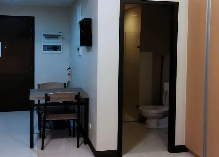 Tess And Tessha Condotel Near T3 Airport