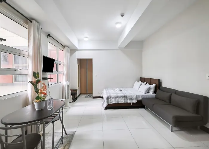 Tess And Tessha Condotel Near T3 Airport